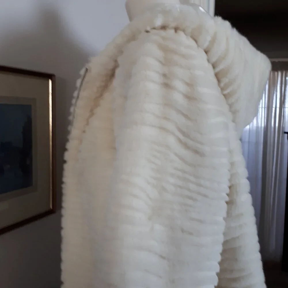Gorgeous Faux Fur Ivory Jacket by Incognita - Sz. M - Picture 4 of 7